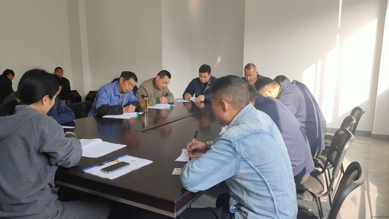 以下是一些电工培训教材推荐：